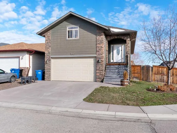 901 SW Carriage Lane Pl, Carstairs, AB T0M 0N0