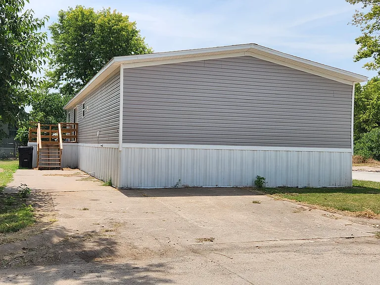 6608 Eland St — Photo 2