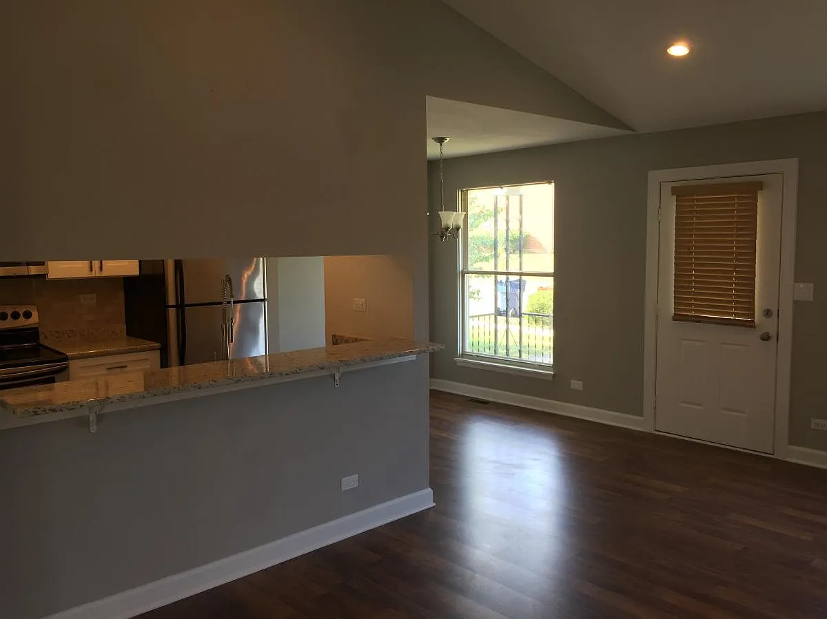 2 bed, $2,000 — Photo 3