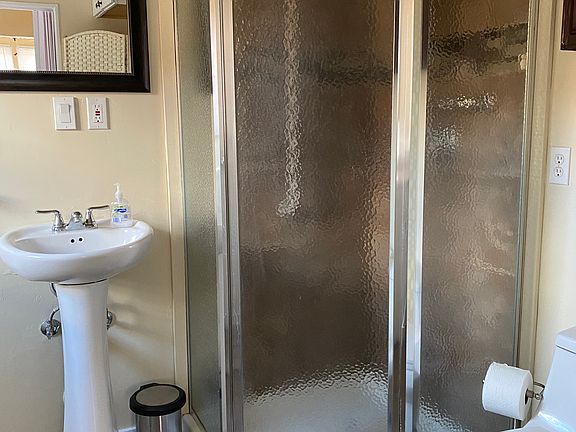 Second bathroom with washer/dryer in this room.