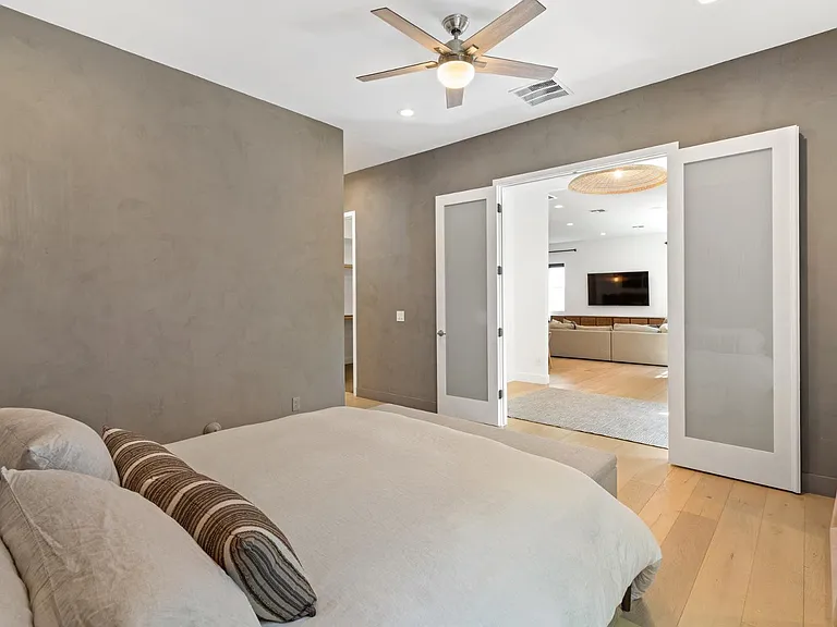 4533 E Devonshire Ave — Photo 21