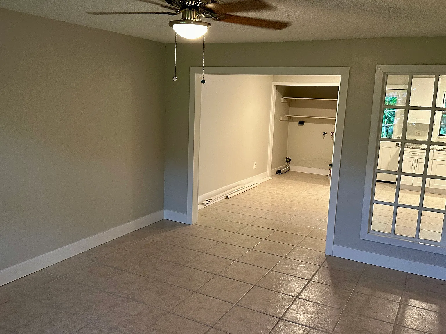 907 Royal Oak Ct — Photo 4