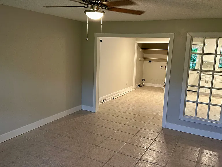 907 Royal Oak Ct — Photo 6