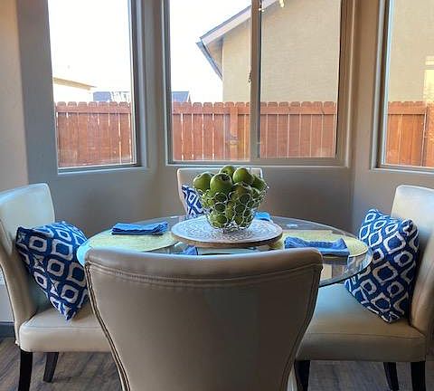 Dining Area (extra seating along kitchen counter)