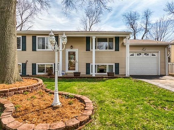 2nd image of 2888 Foxwood Dr