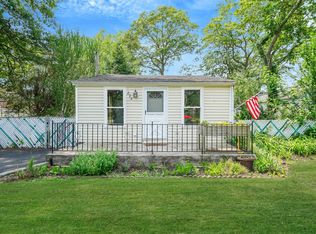 224 Woodycrest Dr, Holtsville, NY 11742