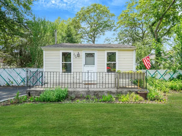 224 Woodycrest Drive, Holtsville, NY 11742