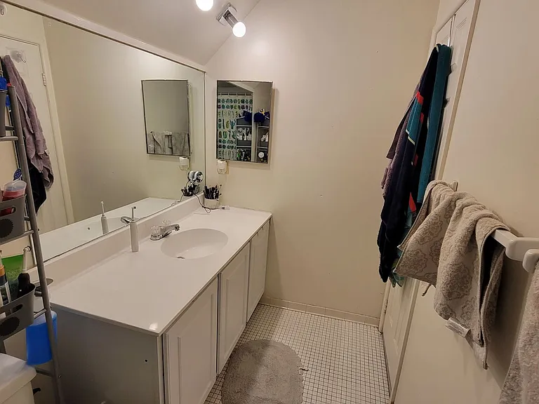 University Park Apartments near Cornell University — Photo 293