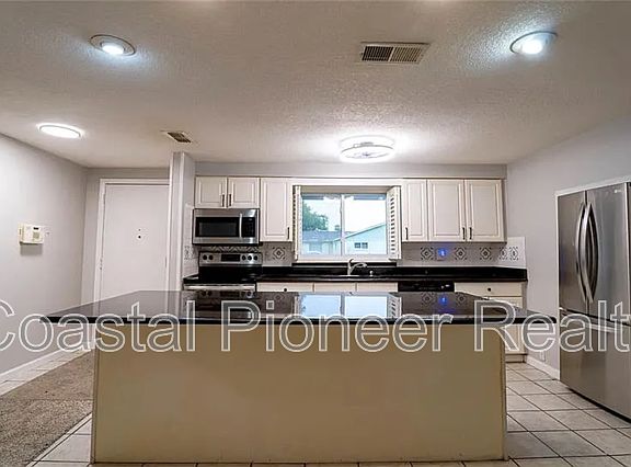 4th image of 7713 Heather St