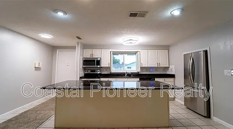 7713 Heather St — Photo 4