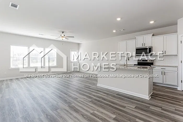 3 bed, 2.5 bath, 1740 sqft, $1,649 — Photo 3