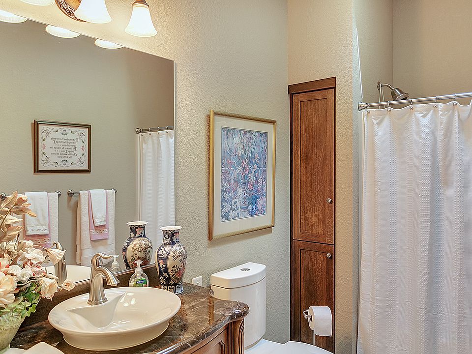 Lower Level full bath