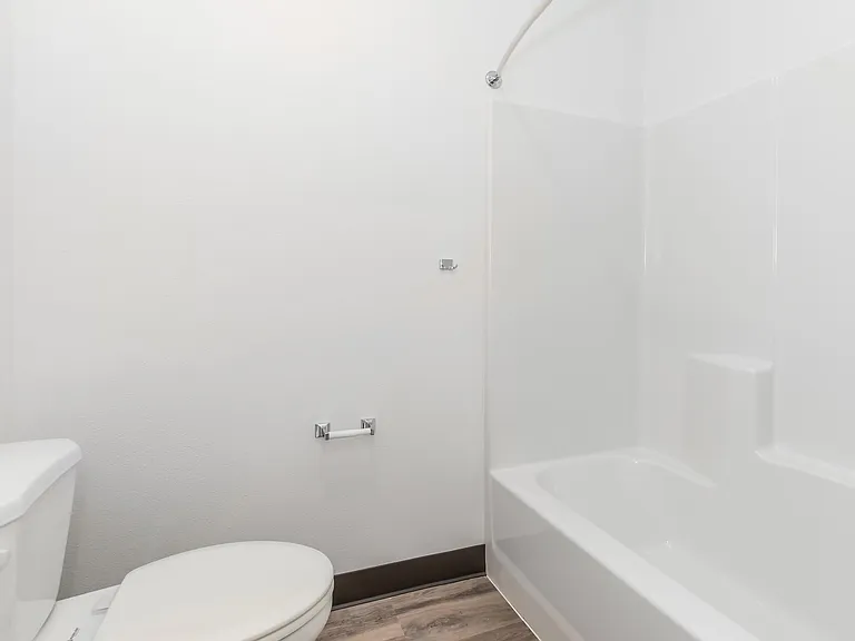 Lakeview Apartments — Photo 19