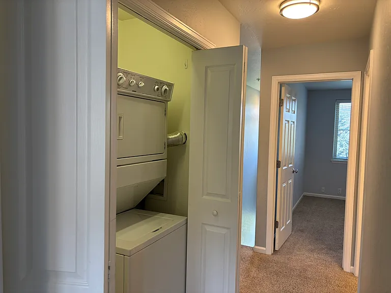 104 Lakeside Dr — Photo 3