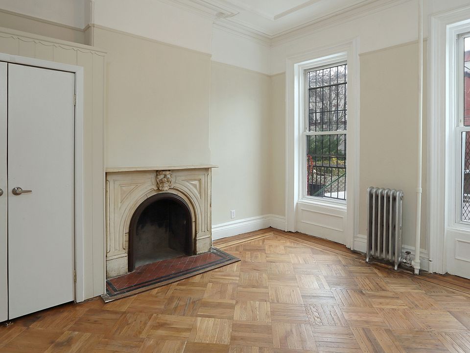 1st image of 292 Putnam Ave #889