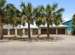 33 Blue Heron Dr, Rockport, TX 78382