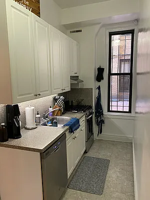 Rented by Arwell Realty | media 7