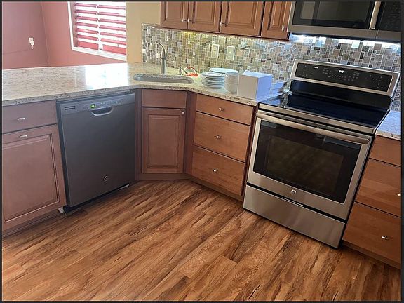 kitchen (built-in dishwasher, microwave, & under cabinet lighting)