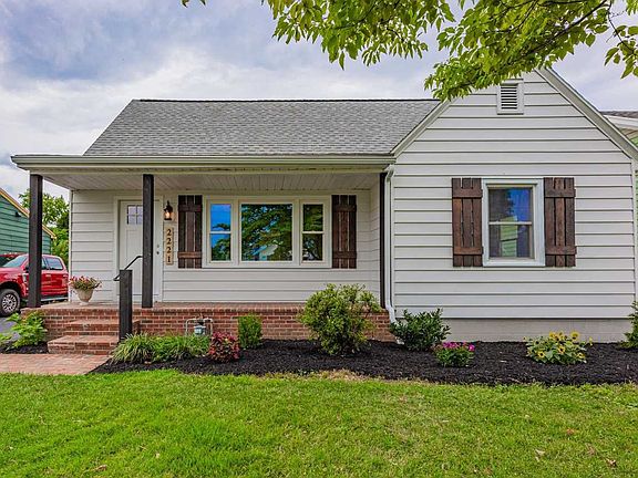 2nd image of 2221 Bayard Park Dr