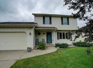 400 Prairie Grass Trl, Deforest, WI 53532