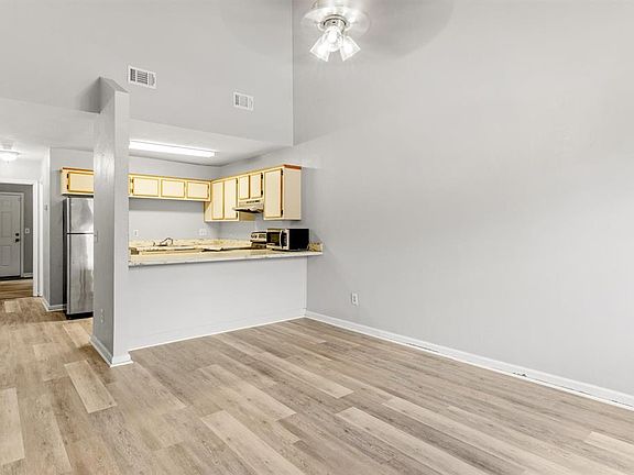 2nd image of 1828 Jackson Bluff Rd APT D