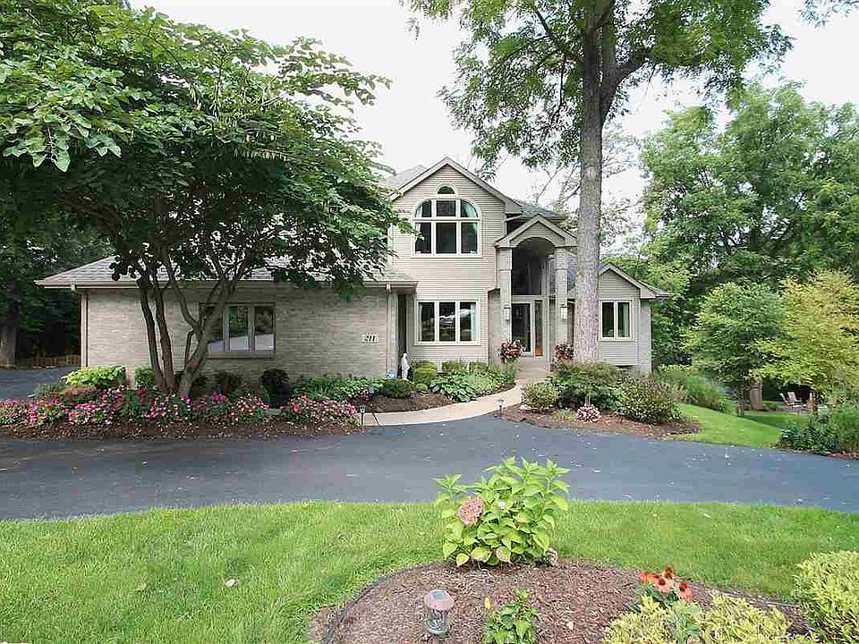 1st image of 211 Fairwood Pl