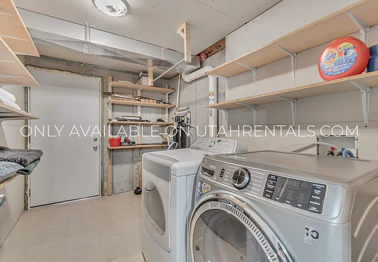 232 W 200 N — Photo 21