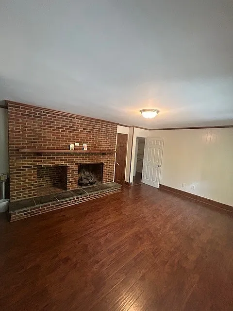3 bed, 1850 sqft, $2,500 — Photo 2