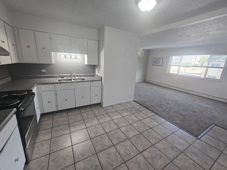 1936 Vinewood Ln — Photo 2