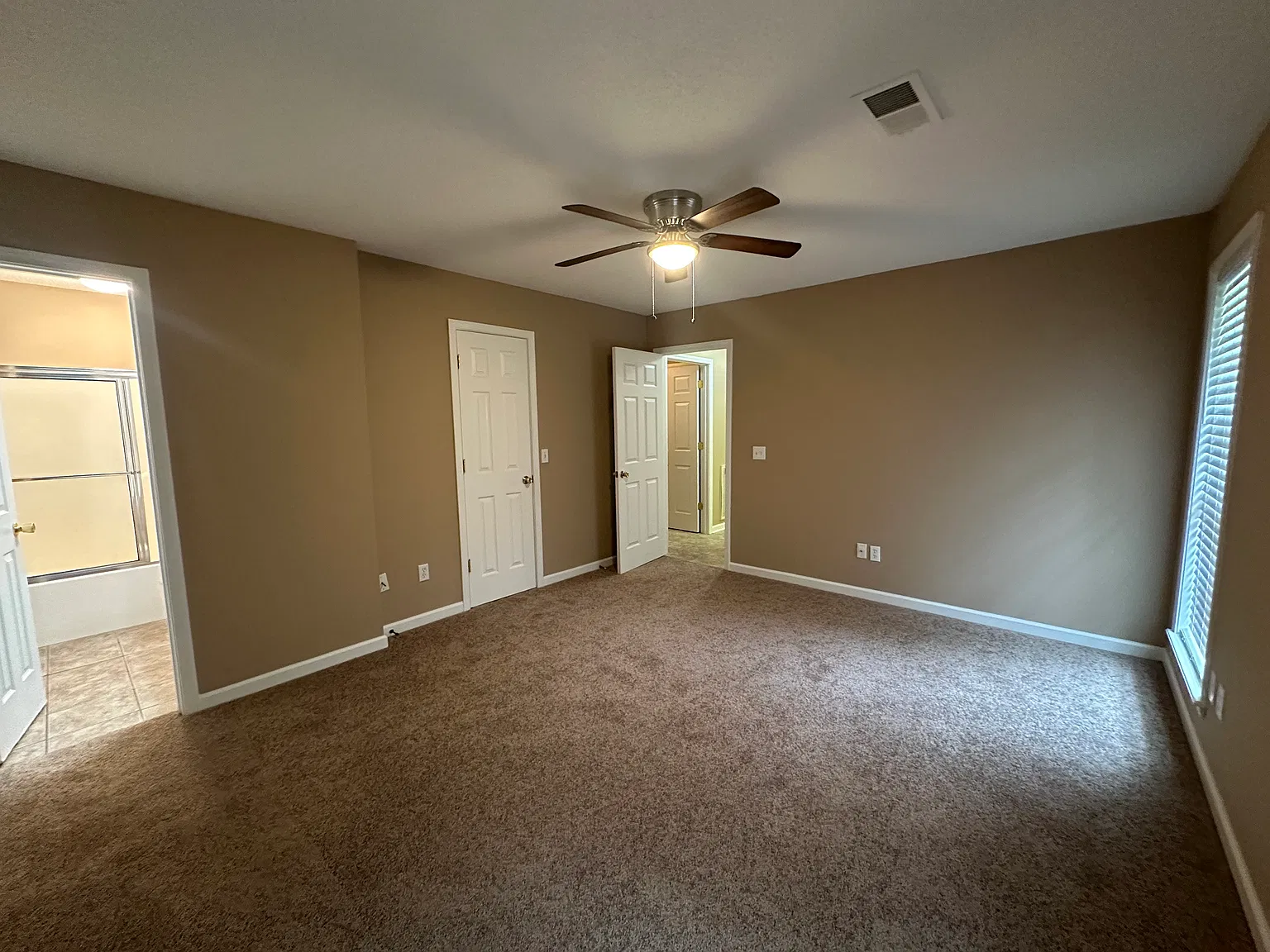 3 bed, 1418 sqft, $2,500 — Photo 2
