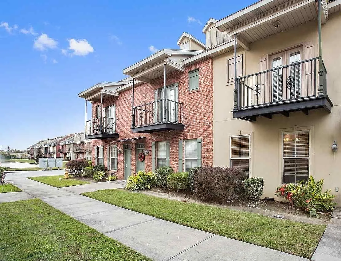 Building Photo - 10600 Lakes Blvd #1205