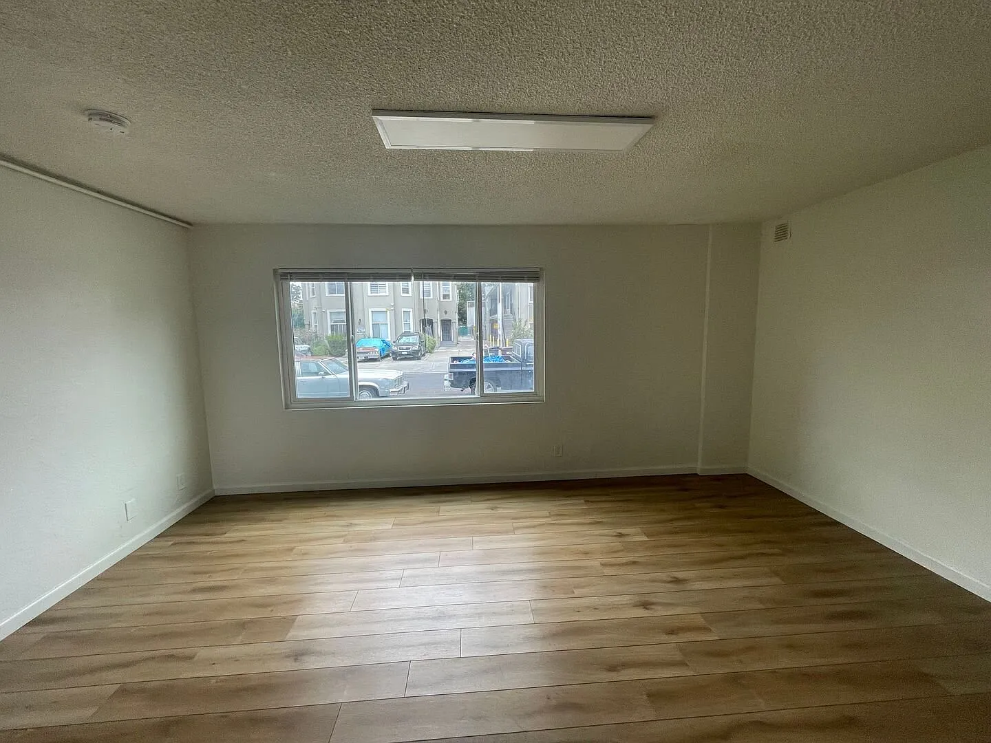 Remodeled Studio 4 Blocks from the Lake! — Photo 4