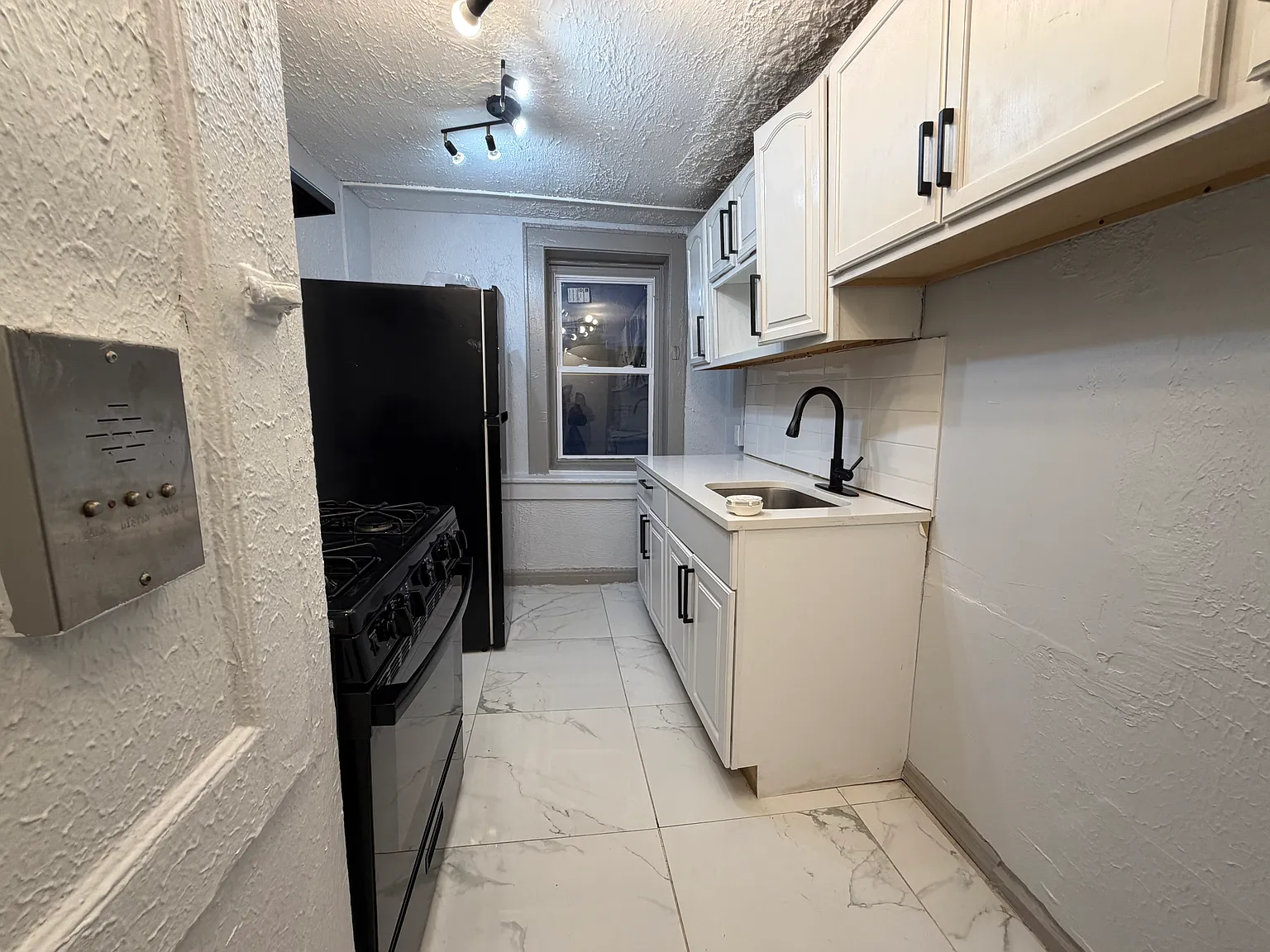 2 bed, $2,200 — Photo 2