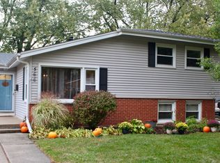566 Dawes Ave, Glen Ellyn, IL 60137