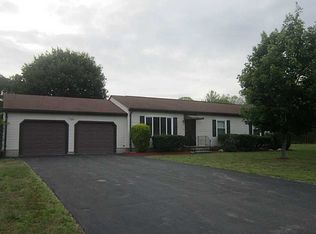 1 Cedar Hills Dr, Richmond, RI 02898