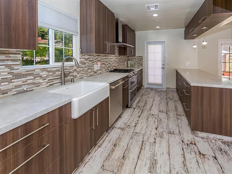3960 Mayfield Ave — Photo 7