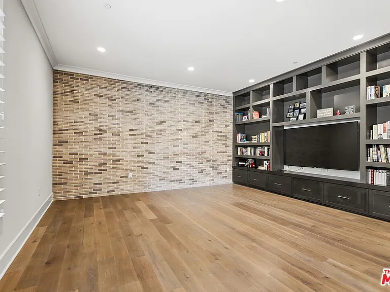 12775 Bluff Creek Dr #1 — Photo 29
