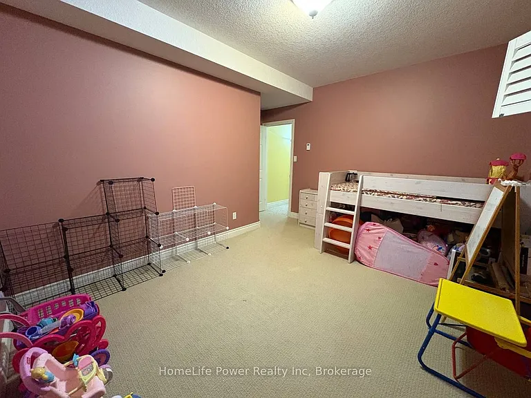 228 The Lions Gate — Photo 29