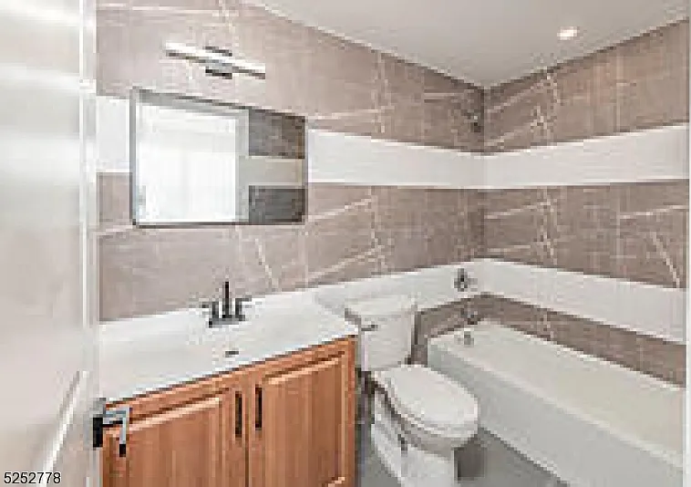 125 Broughton Ave #1 — Photo 10
