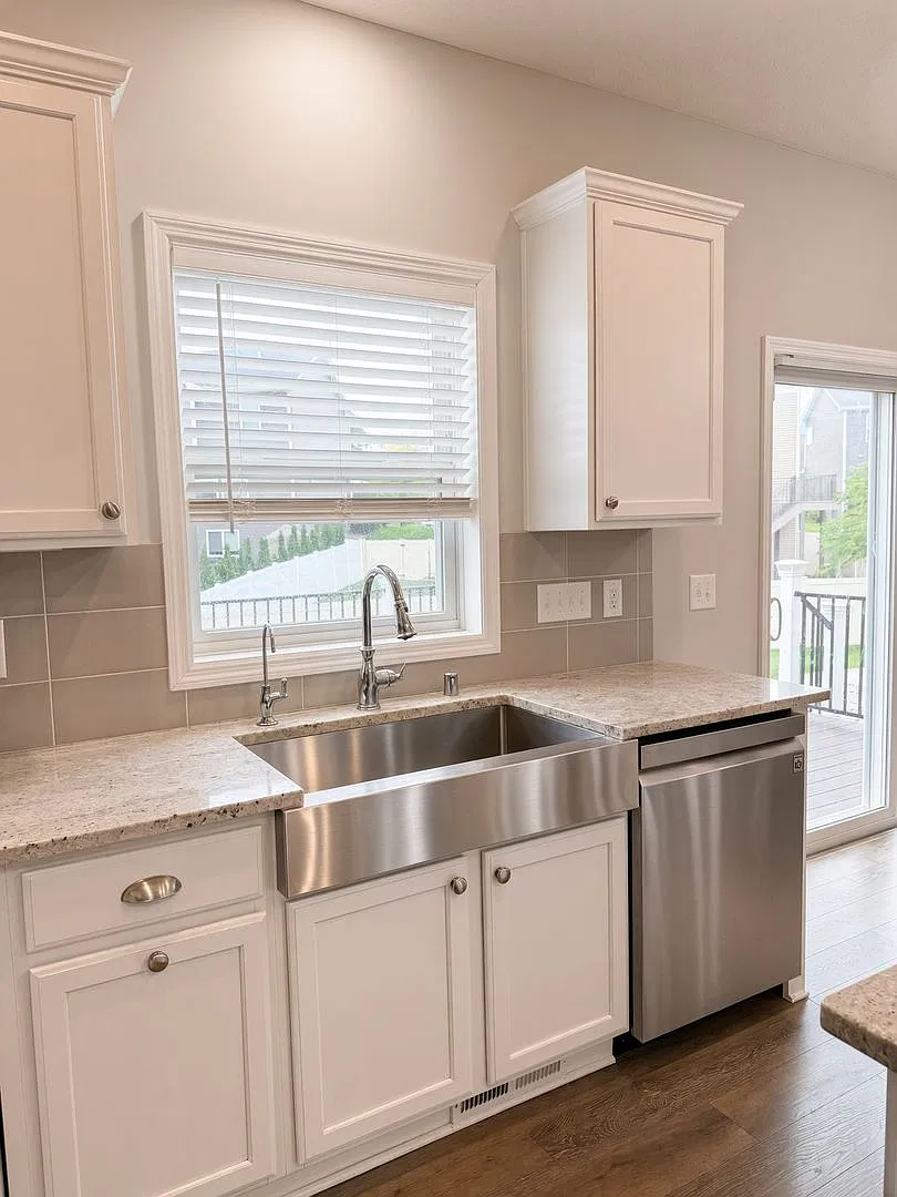 Spacious 5Bed 3.5Bath Home in Shakopee! Finished Basement! — Photo 4