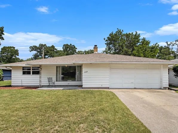 2425 Club Dr, South Bend, IN 46615