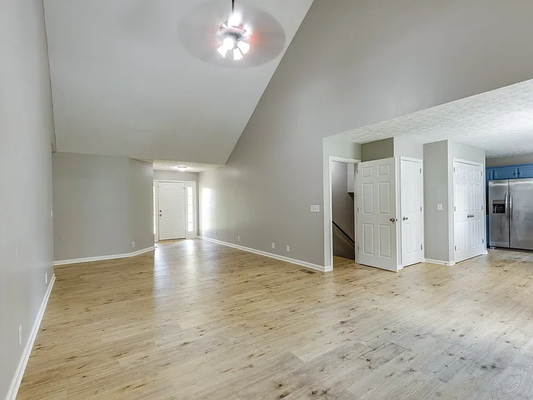 125 Grant Ct — Photo 8
