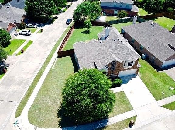 5th image of 3301 Woodbluff Ln