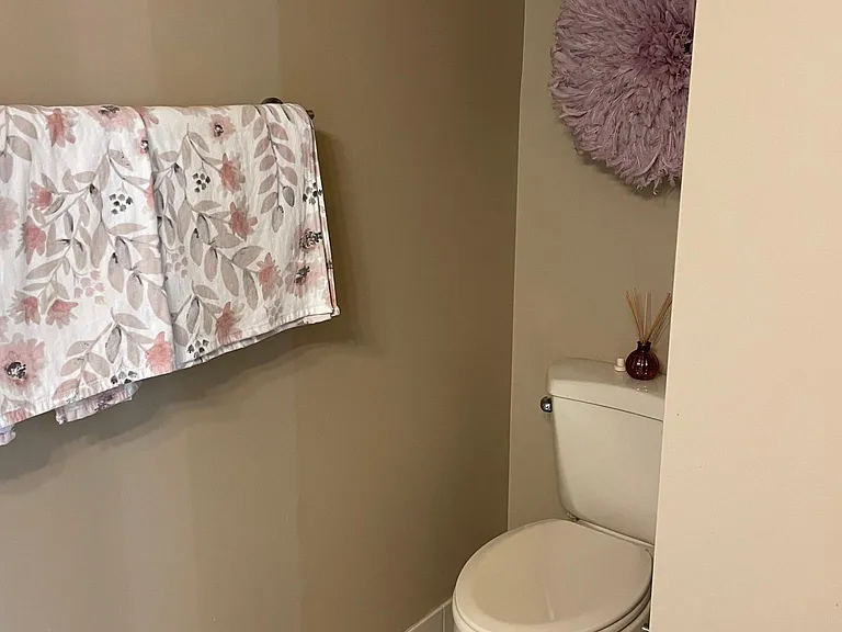 Downstairs bedroom private bathroom