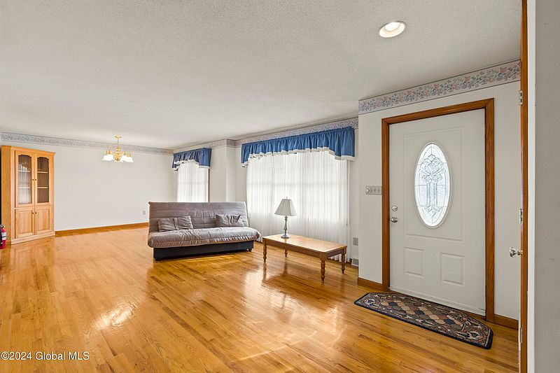 3rd image of 77 Schuurman Road