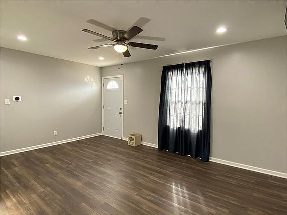 4th image of 2620 Woodend Ave