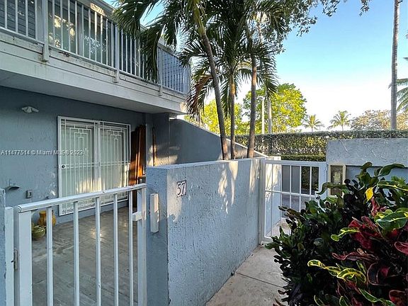3rd image of 798 Crandon Blvd APT 57B