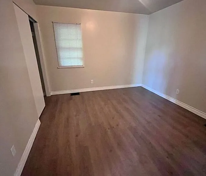 900 NE Maple St — Photo 6