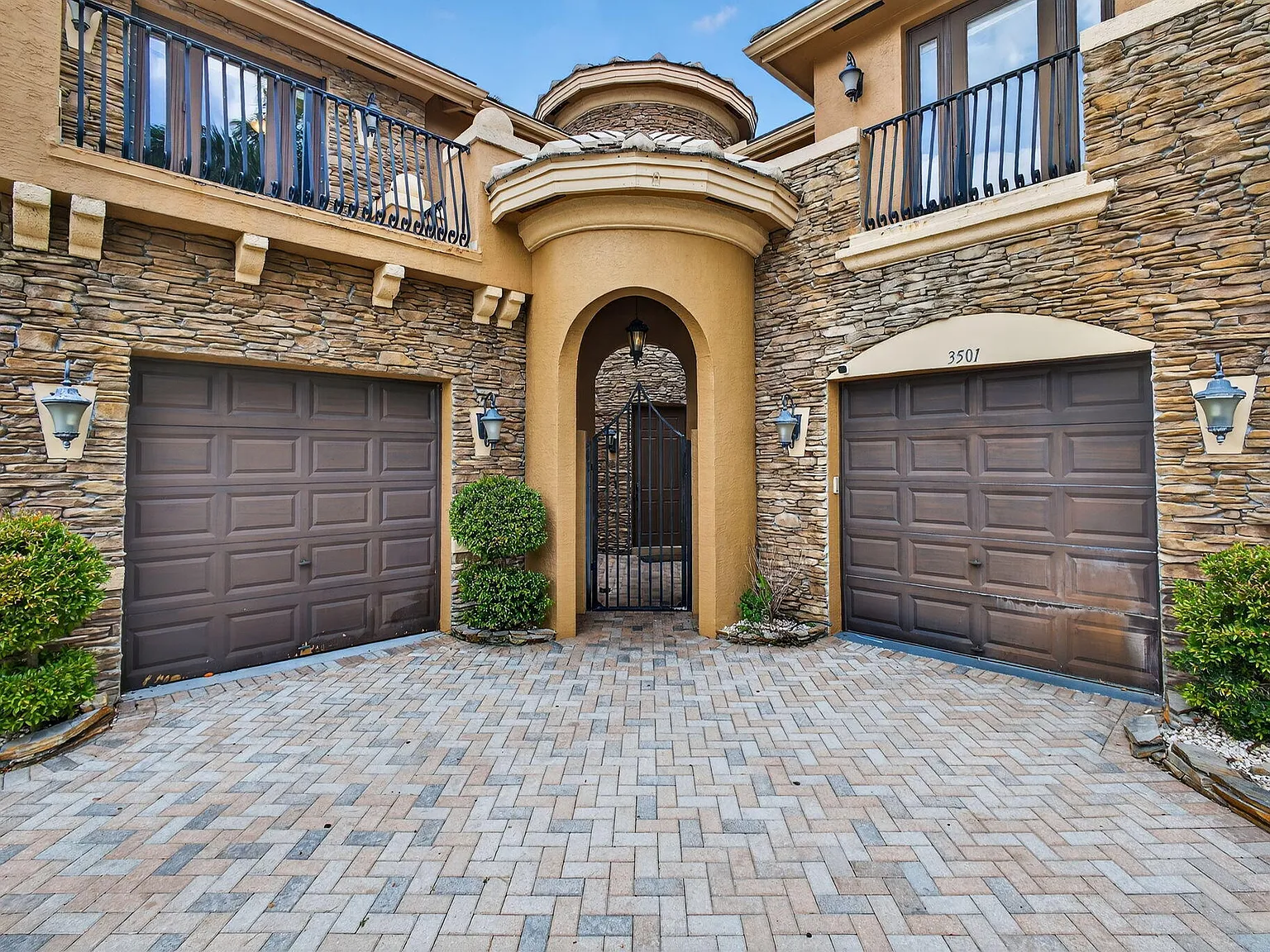 4 bed, 4.5 bath, 3581 sqft, $7,000 — Photo 2