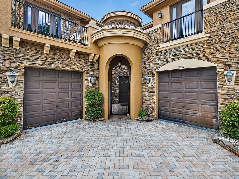 3501 Collonade Dr — Photo 2
